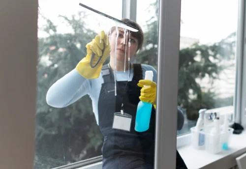 Nettoyage de vitres intérieures et extérieures à Pacé